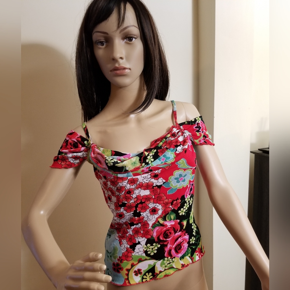 🤍 EUC Black, Red, Green and White Floral Shirt Latina Life Size S